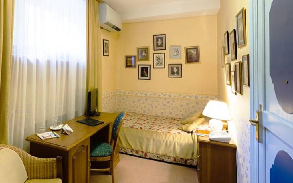 Single Room,1087556245:JPEG